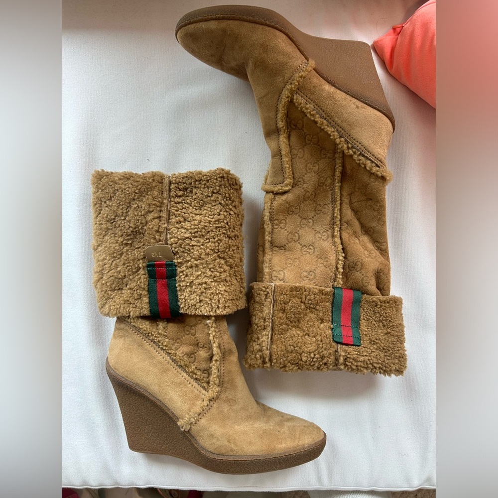Gucci Camel GG Monogram Shearling Wedge Boots Size 7.5 - Picture 5 of 9
